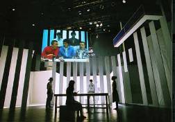 20050113 u-ench stage photo.jpg